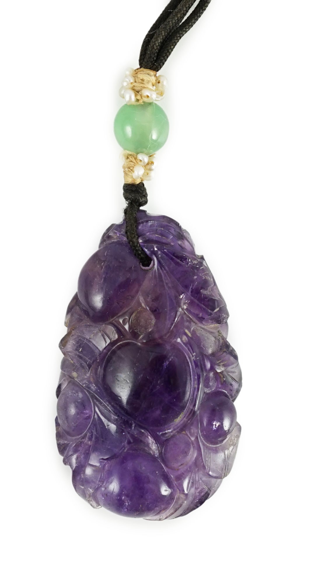 A Chinese amethyst pendant, 19th/20th century, 4.2cm